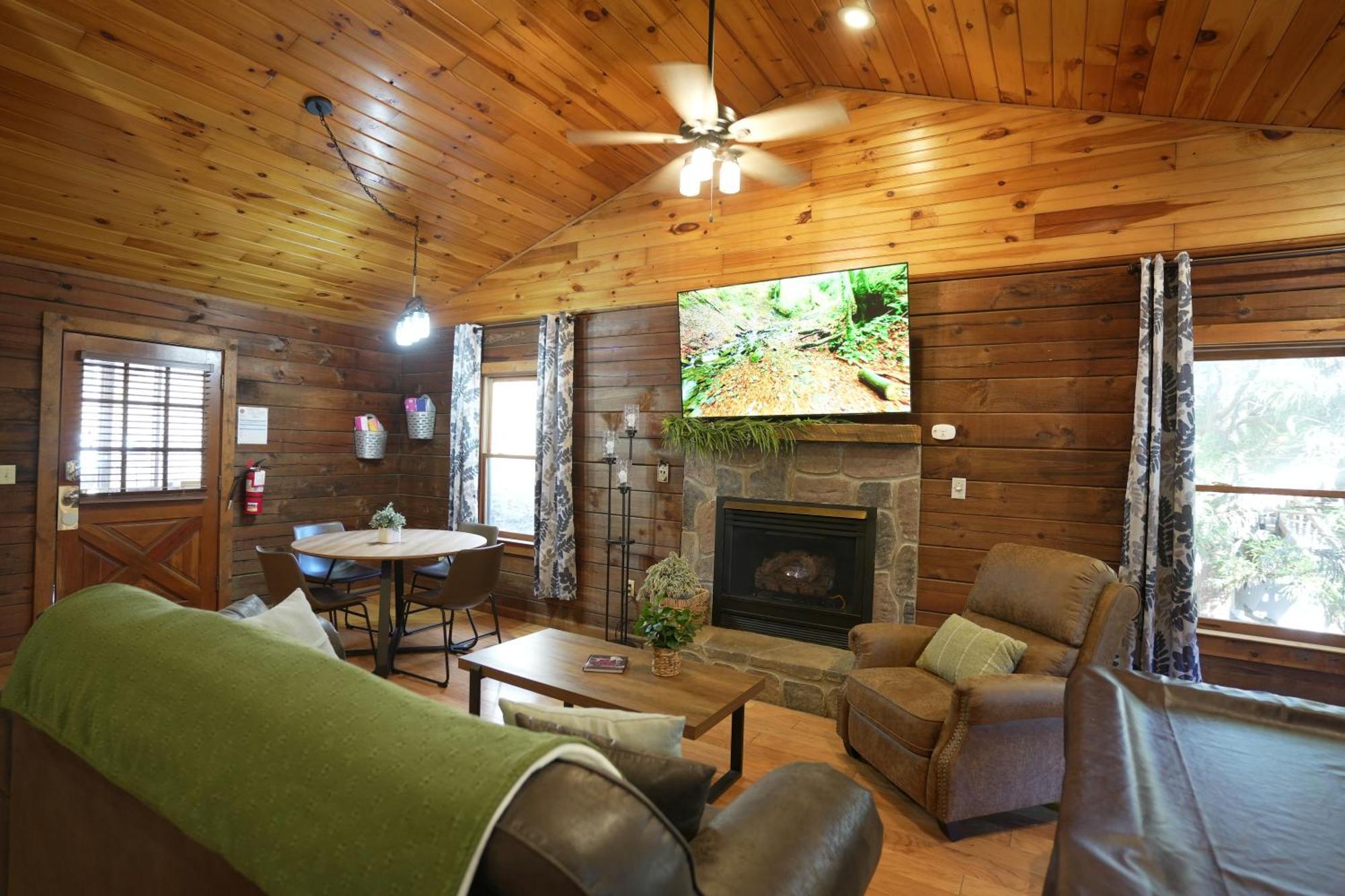 Love Shack Sevierville Bagian luar foto